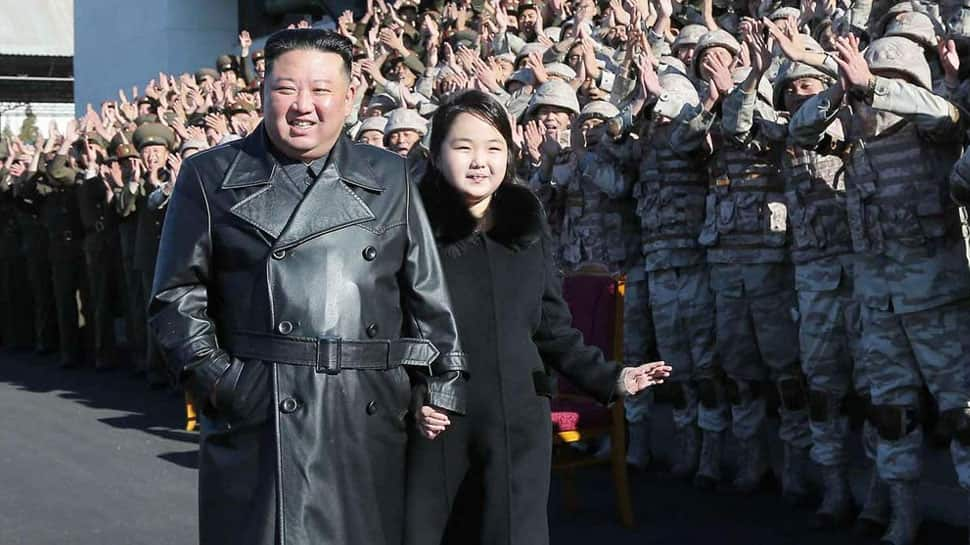 Kim Jong Un With Wife & Daughter