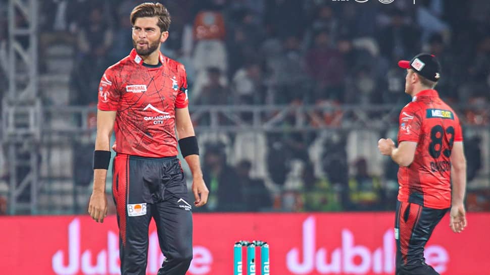 PSL 2023: Shaheen Shah Afridi Makes Winning Return to Cricket as Champs Lahore Qalandars pip Multan Sultans by 1 run, WATCH