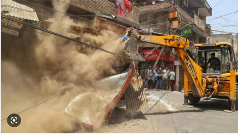Kanpur Brahmin Death: Fire breaks out in slum during bulldozer action, Congress surrounds Yogi government | Zee News