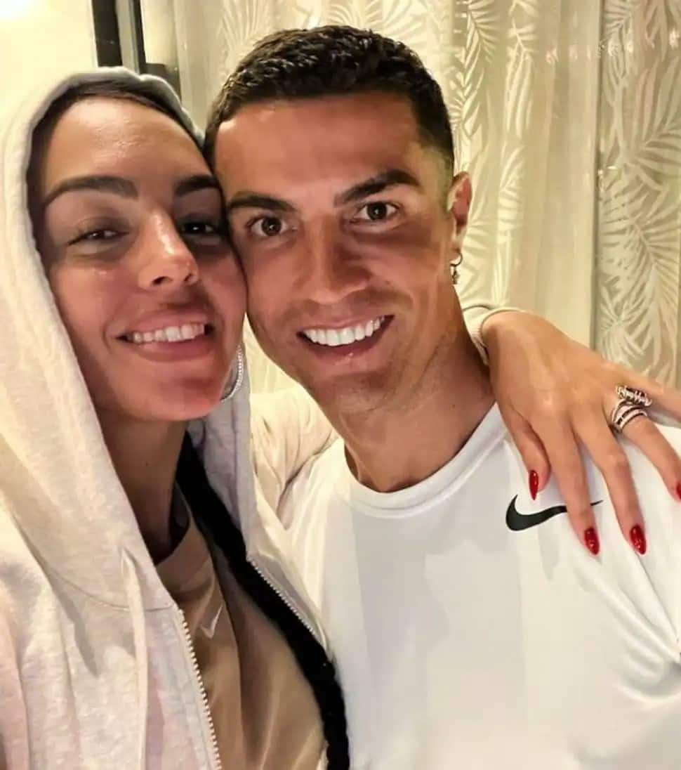 Georgina Rodriguez and Cristiano Ronaldo's relationship progressed slowly. They started to be snapped by paparazzi together in public in late 2016. (Source: Twitter)