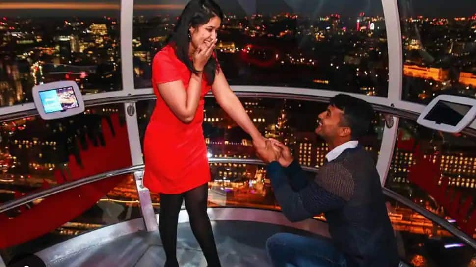 Mayank Agarwal popped the proposal of marriage on the iconic London Eye on the side of River Thames. (Source: Twitter)