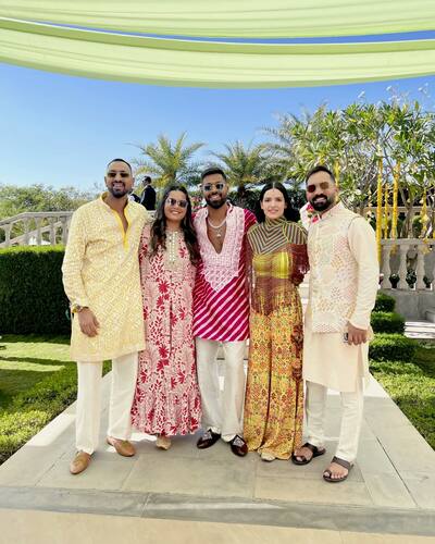 Dinesh Karthik, Dipika Pallikal with Pandya Family