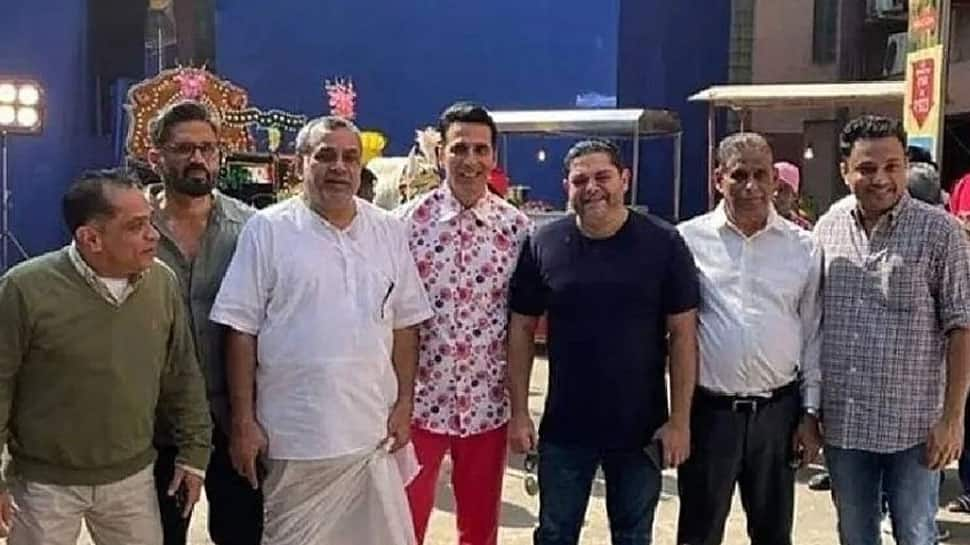 Hera Pheri 3 First Pic Out, Akshay Kumar, Suniel Shetty, Paresh Rawal Pose in Leaked Photo