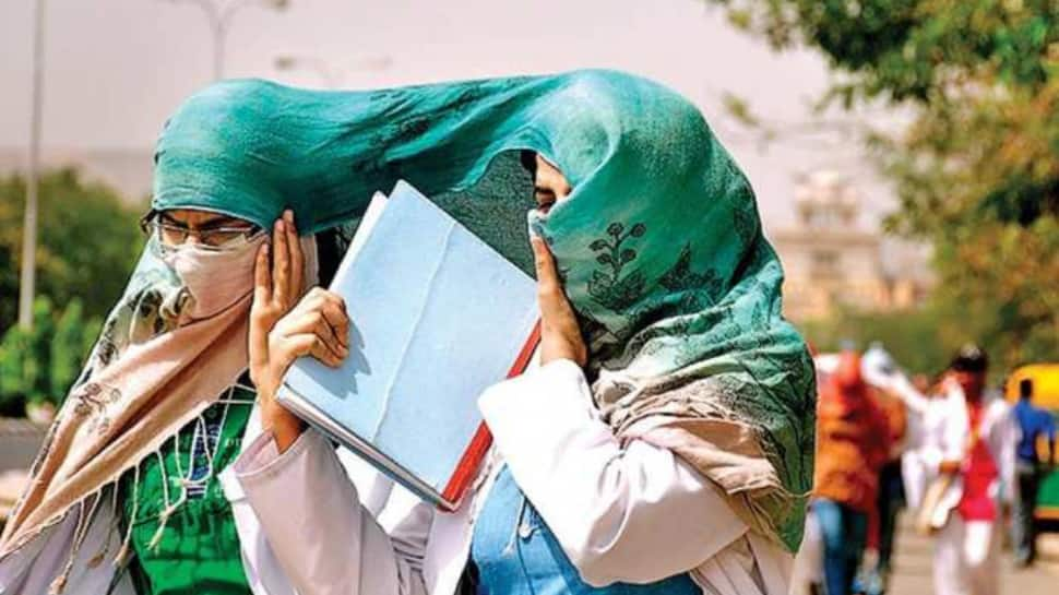 Delhi Records Maximum Temperature of 32.3 Degrees Celsius, Seven Notches Above Season&#039;s Average