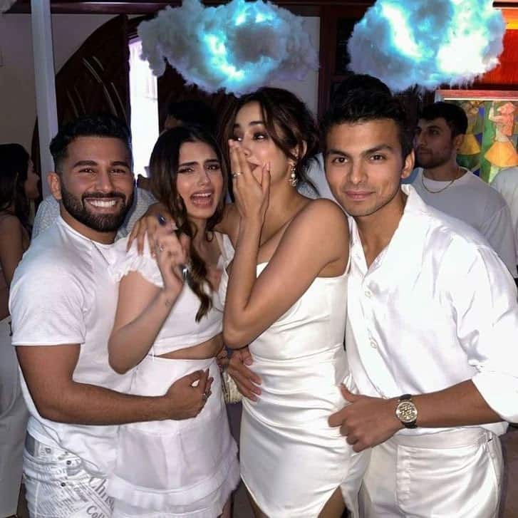 Janhvi Kapoor's Unseen Party Pic With BF!