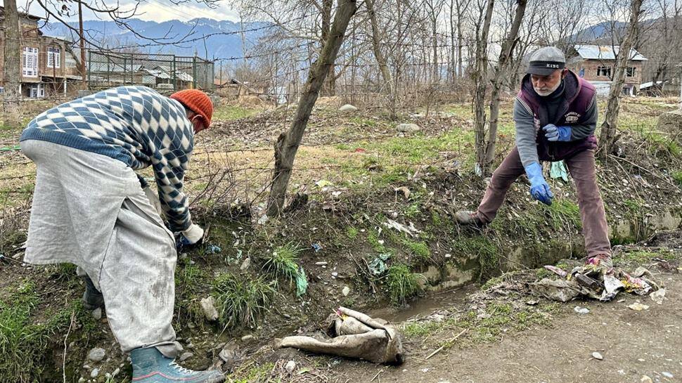 In This Kashmir Village, You Can Get A Gold Coin In Return For Plastic Waste