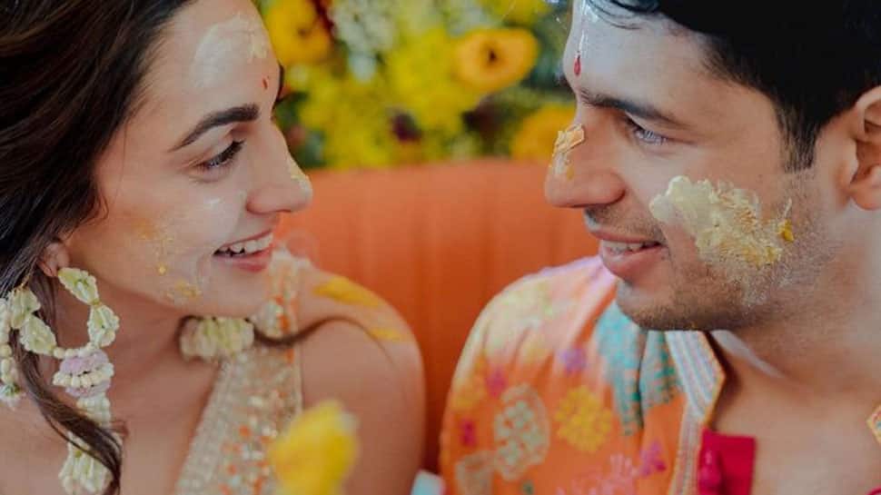 Newlyweds Kiara Advani-Sidharth Malhotra Wish &#039;Happy Holi&#039; To Fans With Their Unseen Vibrant Haldi Pictures! 