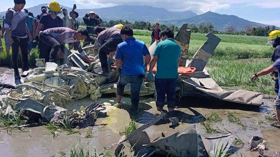Philippines Flight Crash: Wreckage Of Plane Found After A Month of Crash, All 6 Dead