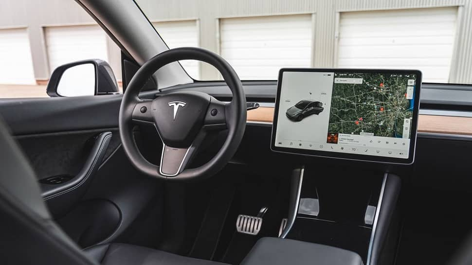 Brand-New Tesla Model Y Steering Wheel Falls Off While Driving, Probe Ordered