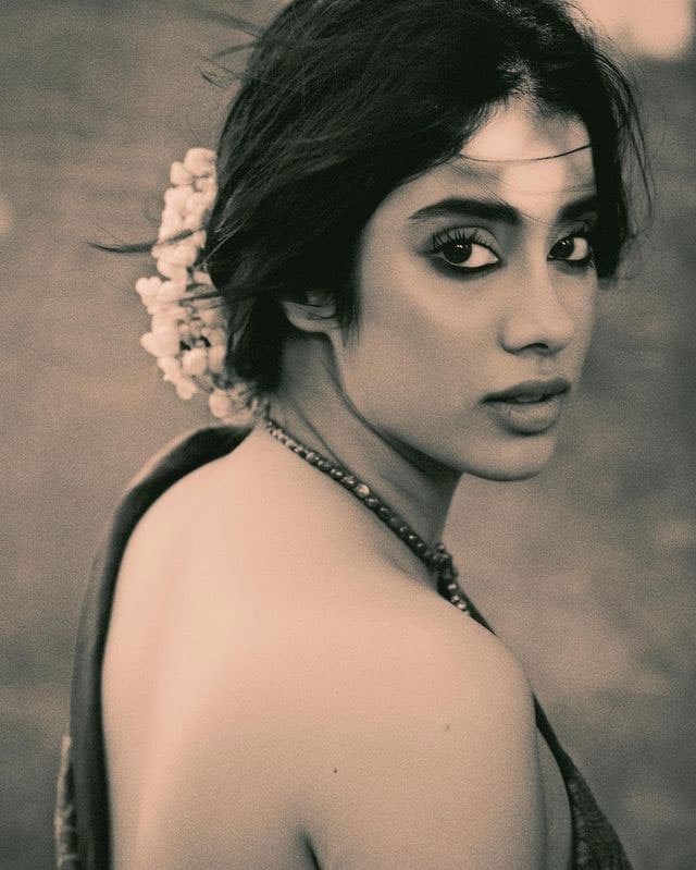 Janhvi Kapoor's Sexy Photoshoot
