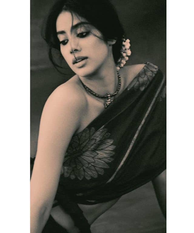 Fans Compared Janhvi Kapoor With Iconic Smita Patil