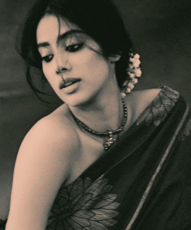 640px x 773px - Janhvi Kapoor Wears Saree Sans Blouse, Looks Sexy in Vintage Photoshoot |  News | Zee News