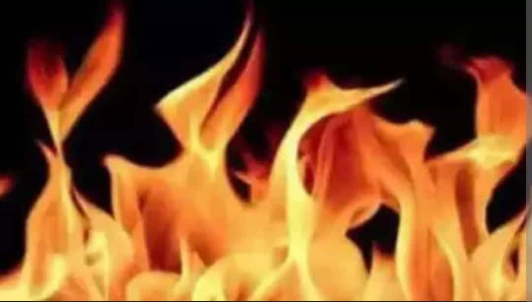 Woman kills husband, tries to burn body at home; electrifies door to stop police