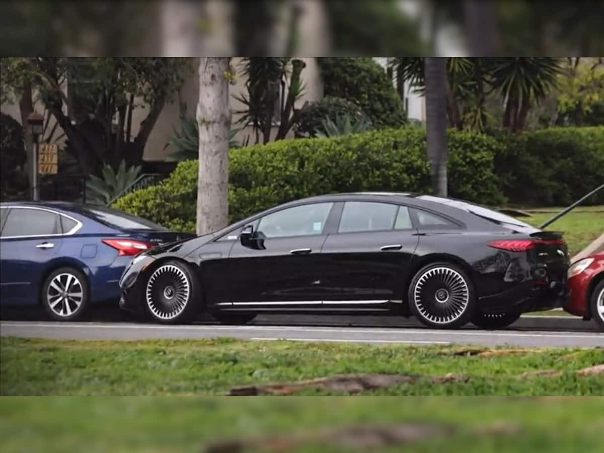 ‘Batman’ Ben Affleck Crashes Mercedes-Benz EQS Worth Rs 2.45 Crore Into ...