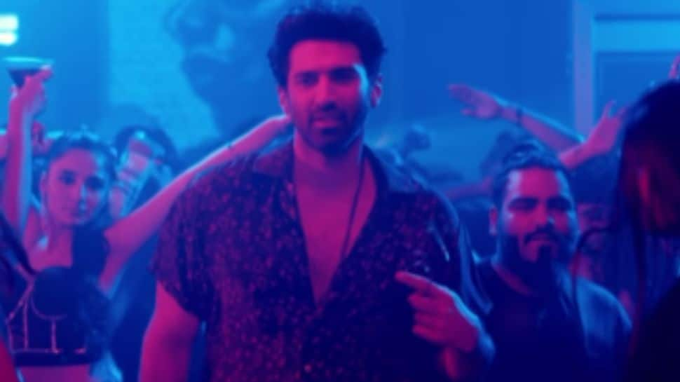 Aditya Roy Kapur Looks Dapper In ‘Gumraah’ Song Teaser ‘Soniye Je’- Watch 