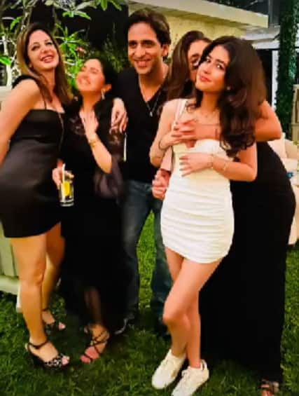 Sussanne Khan With BF Arslan Goni And Pals