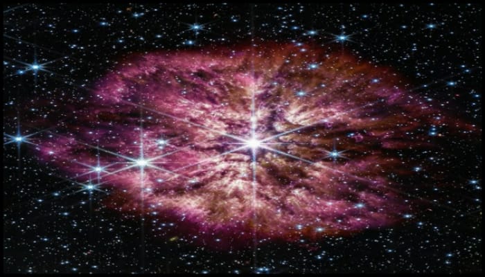 यह अंतरिक्ष में ‘ए कॉस्मिक सुपरब्लूम’ है;  नासा ने तारे के दुर्लभ चरण की लुभावनी तस्वीर साझा की