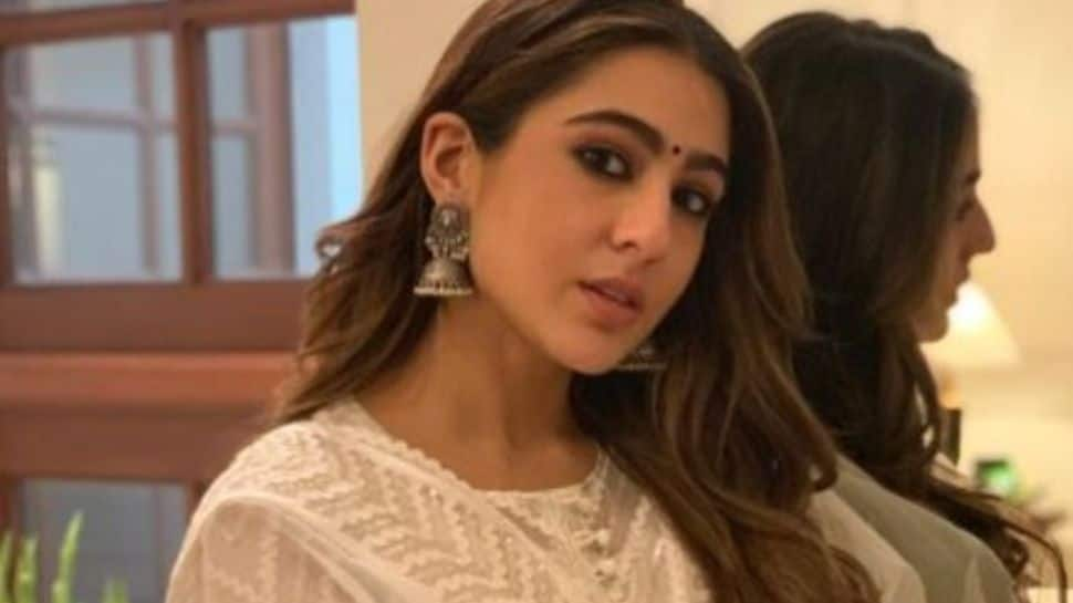 Sara Ali Khan Jets Off To Delhi For Next Schedule Of Homi Adajania&#039;s &#039;Murder Mubarak&#039;- See Pic