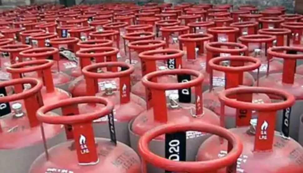 Modi Government&#039;s Big Decision! LPG Cylinder To Cost Rs 200 Less For These Consumers