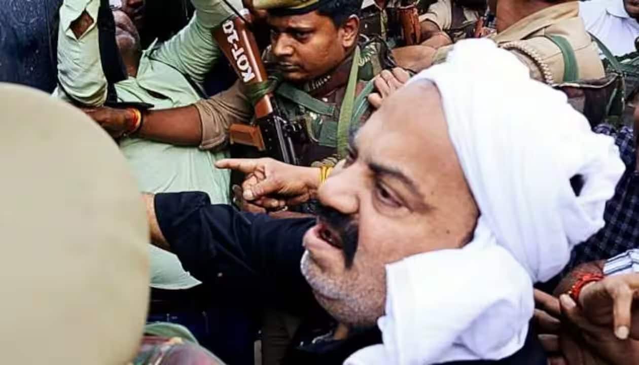 Mafia Atiq Ahmed reached Prayagraj's 'Naini' Central Jail | Zee News