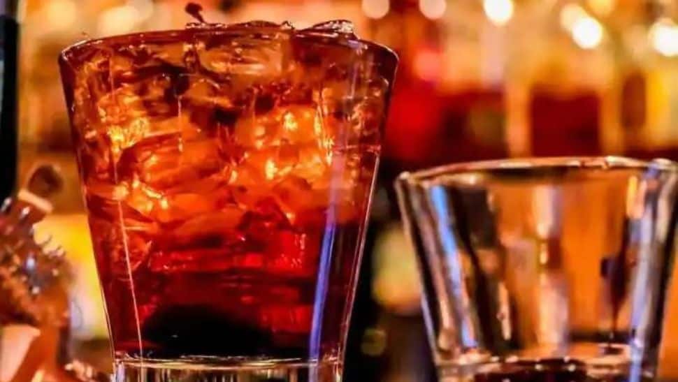 खबरदार!  ऑनलाइन शराब के ऑर्डर आपको बना सकते हैं साइबर फ्रॉड का शिकार;  नोएडा में पूर्व आईपीएस अधिकारी की बेटी ने गंवाए 44,000 रु