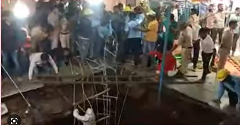 Rescue operation underway after Temple Roof Collapses in Indore | Zee News