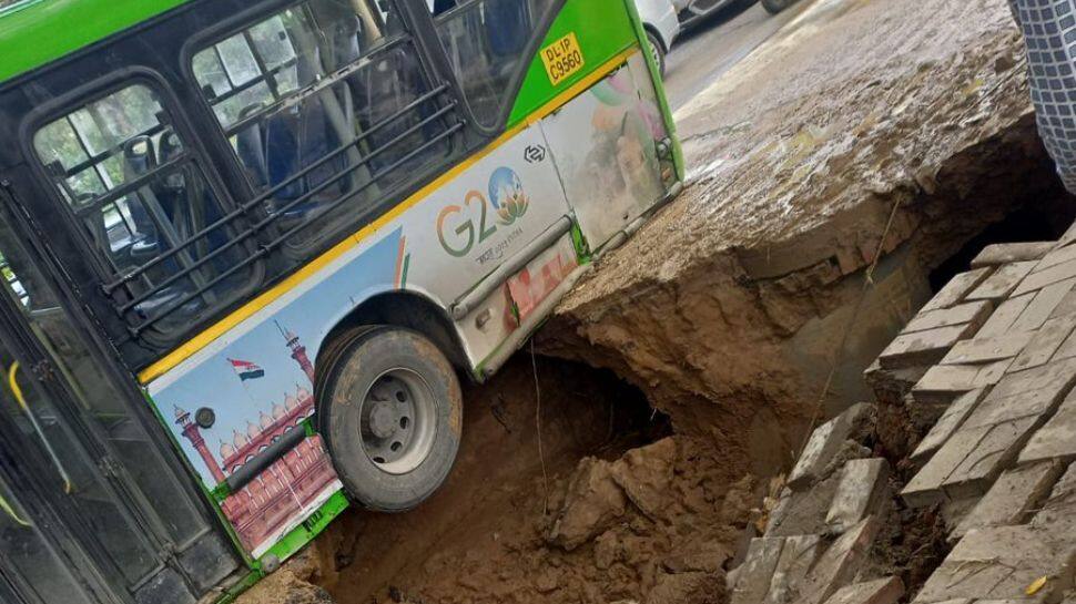 Delhi Road Caving: Traffic Police Issues Advisory As Bus Gets Near Hauz Rani