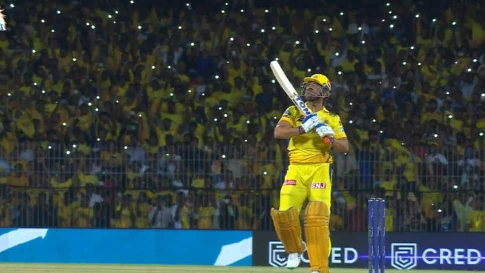 Watch: Dhoni Completes 5000 Runs In IPL With Back To Back Sixes Vs Mark Wood