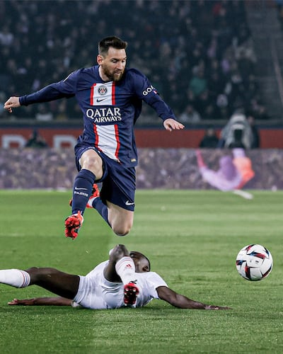 Messi jeered by PSG fans