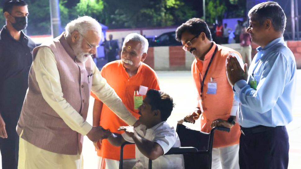 In Chennai, PM Modi&#039;s Selfie With Specially Abled BJP Worker Wins Hearts