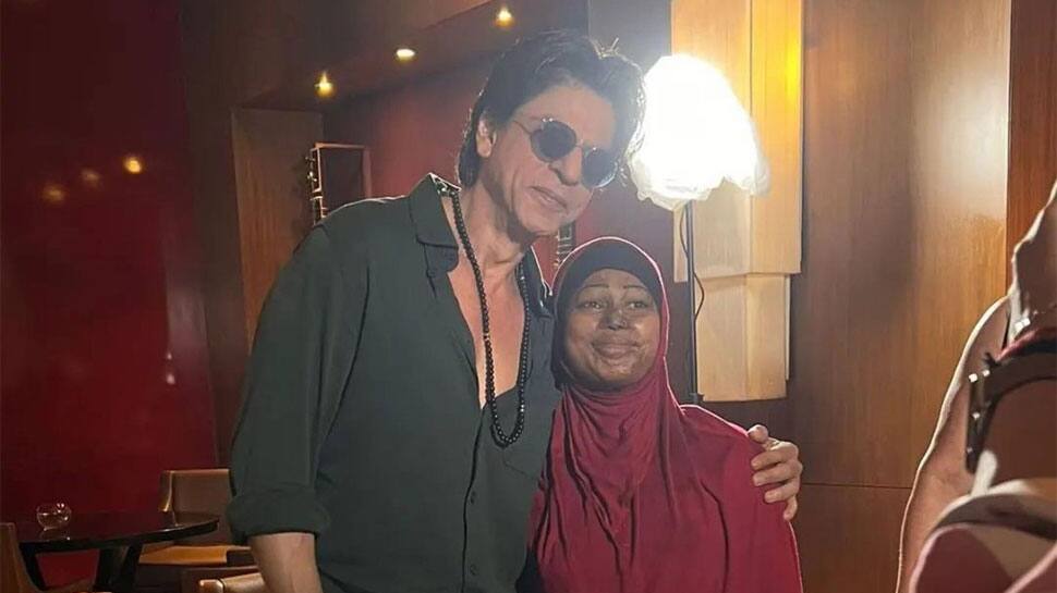 Shah Rukh Khan Meets Acid Attack Survivors In Kolkata After IPL Game, Clicks Photos