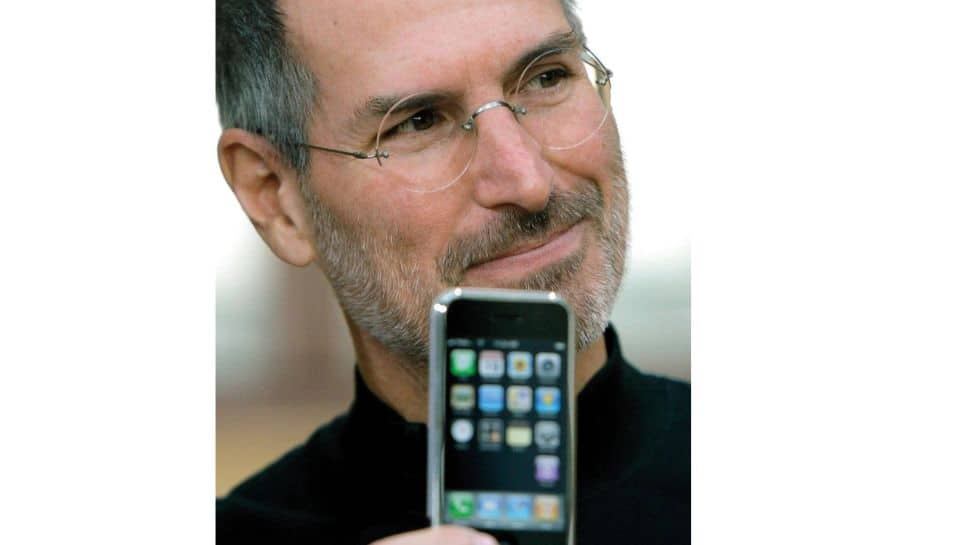 Steve Jobs Launching iPhone