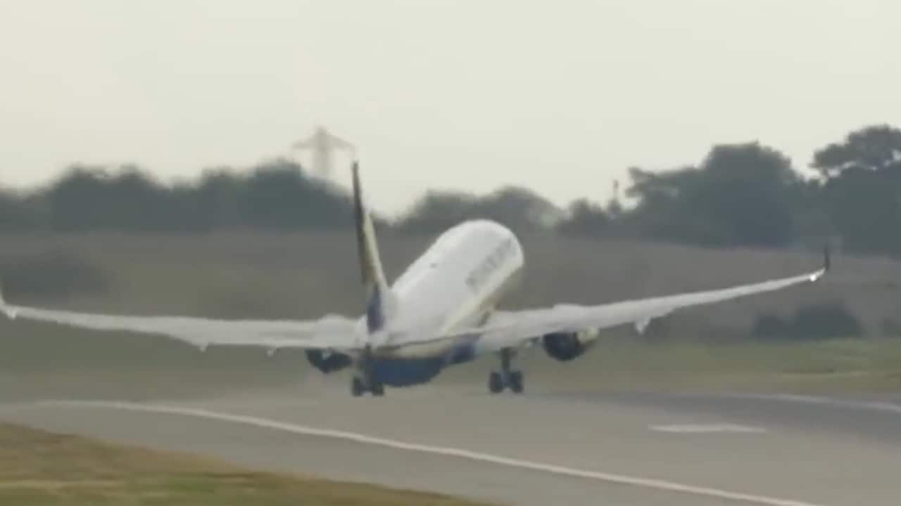 Watch: Brave Ryanair Pilot Skillfully Navigates Boeing 737 Amidst Severe Crosswind