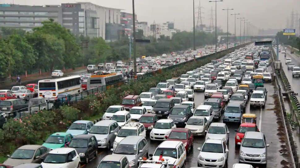 AAP Protest: Delhi Traffic Crawls As Protestors Gather Against CBI Summon To Kejriwal