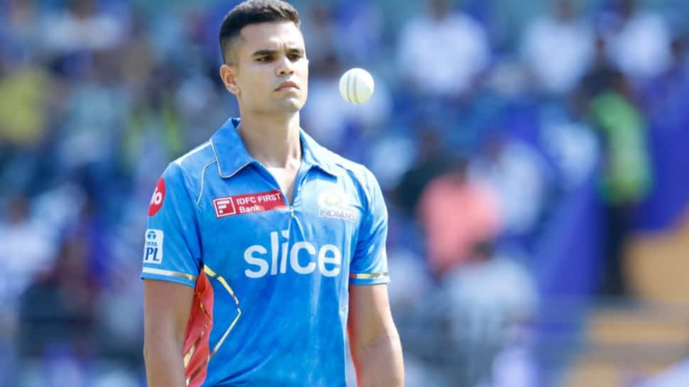 IPL 2023: Arjun Tendulkar Makes IPL Debut For Mumbai Indians Like Father Sachin Tendulkar, WATCH Him Bowl First Ball HERE