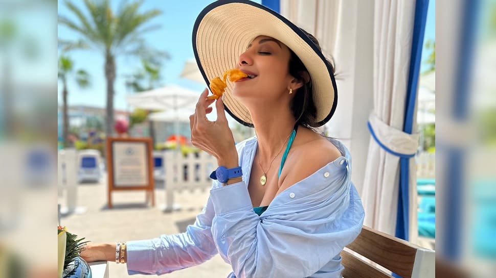 Shilpa Shetty Stuns In Beachwear As She Enjoys Her Vacation Ft Curly Fries