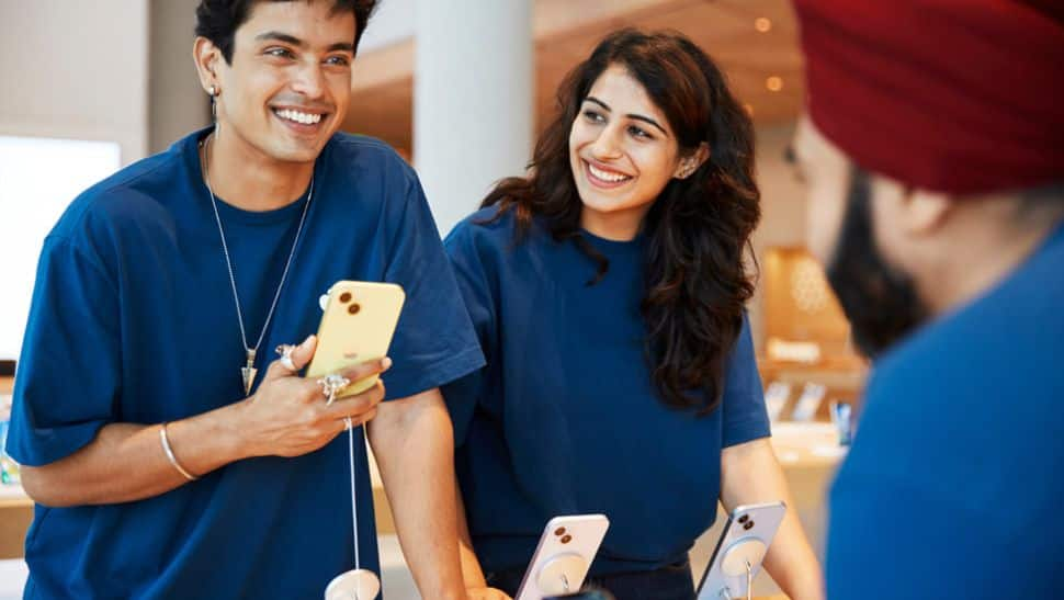 Apple Mumbai's (BKC) Store Pics