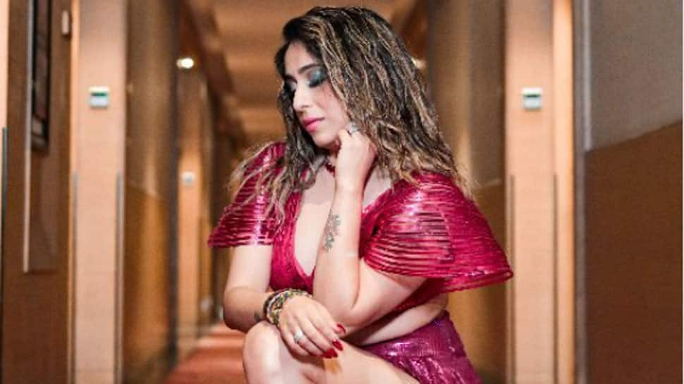 Neha Bhasin Stuns With Her Sizzling Avatar, Flaunts Her Killer Moves On Popular Punjabi Track