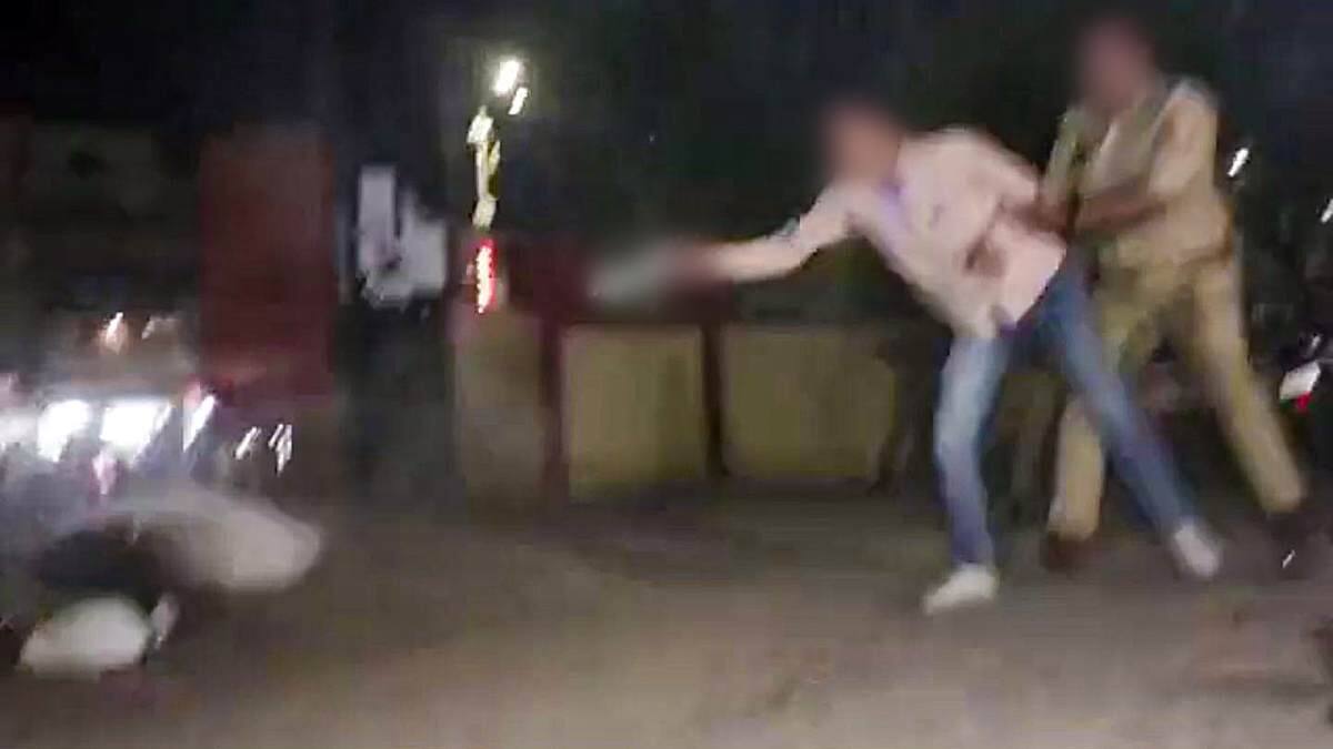 Prayagraj Court reserves decision of Police remand in Atiq-Ashraf Murder Case | Zee News