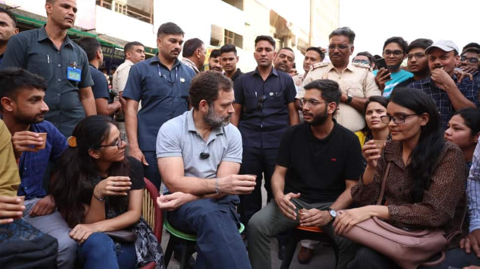 Rahul Gandhi Interacts With UPSC, SSC Aspirants In Delhi&#039;s Mukherjee Nagar - WATCH