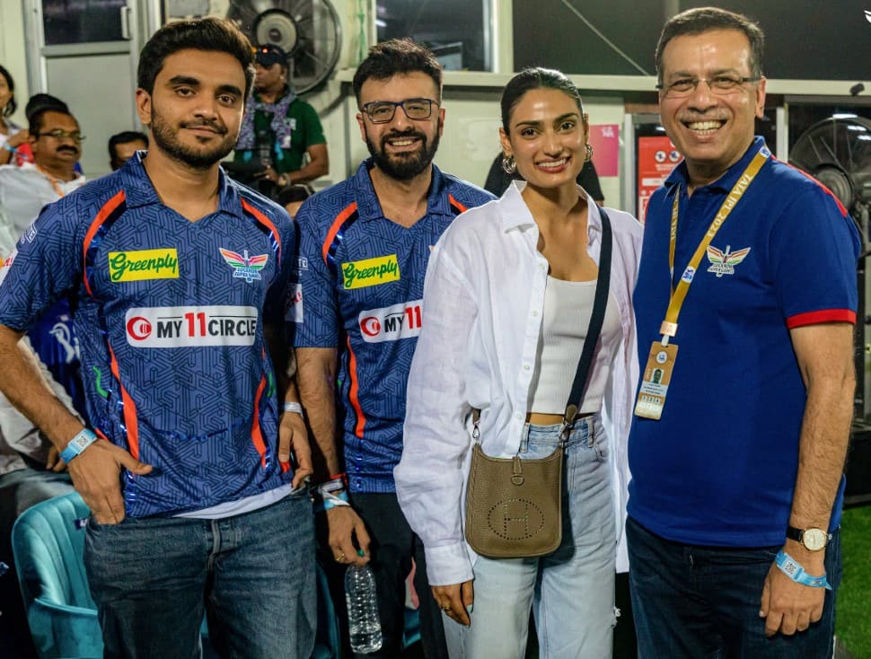 Bollywood star Athiya Shetty made her first appearance of IPL 2023 to cheer her husband KL Rahul's Lucknow Super Giants against Rajasthan Royals in Jaipur. (Source: Twitter)