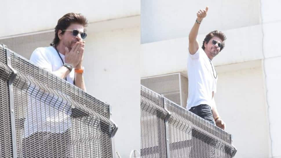 Shah Rukh Khan Greets An Ocean Of Fans Outside Mannat On Eid, But Not Without Little AbRam - Watch