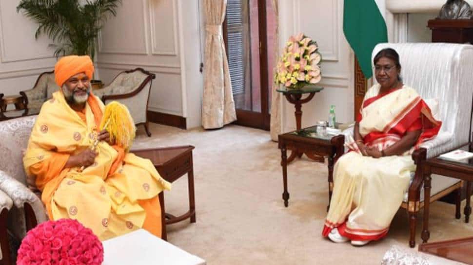 Tirupati Seer Sidheshwar Brahmrishi Meets President, Discusses Women Empowerment