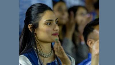 Athiya Shetty Cheering For KL Rahul