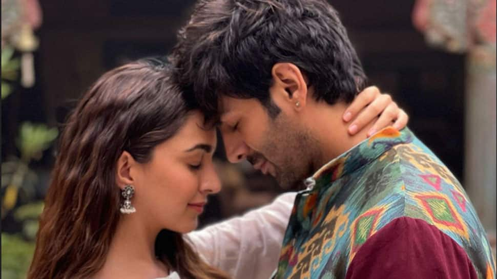 Kiara Advani Celebrates Satyaprem Ki Katha Wrap With Kartik Aaryan, Drops Pics From Sets