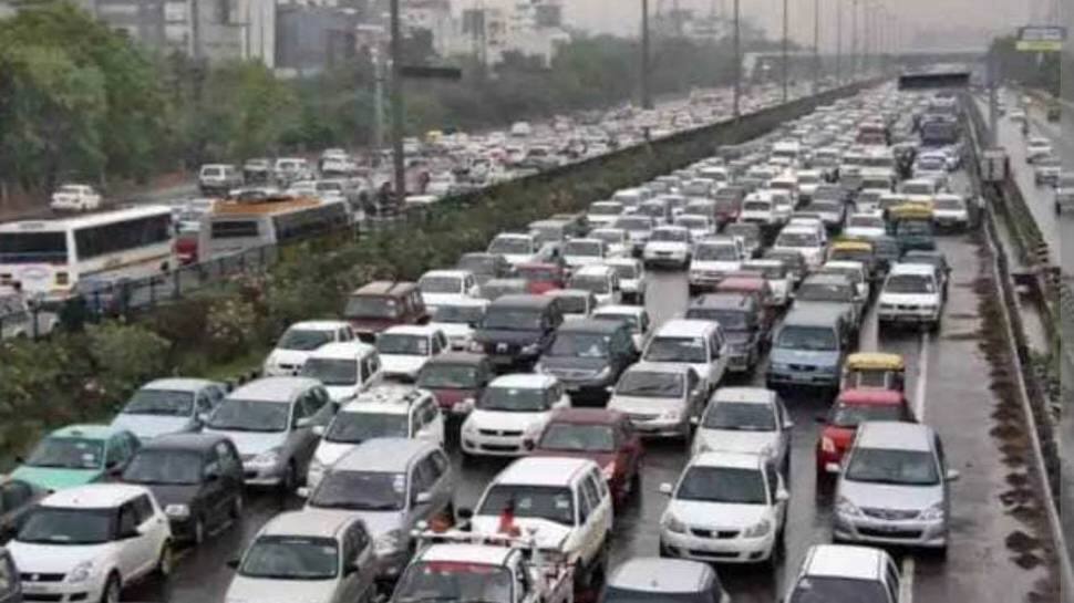 Delhi-NCR Traffic Update: Heavy rainfall causes chaos, jams reported in Ghaziabad, Noida, Gurugram