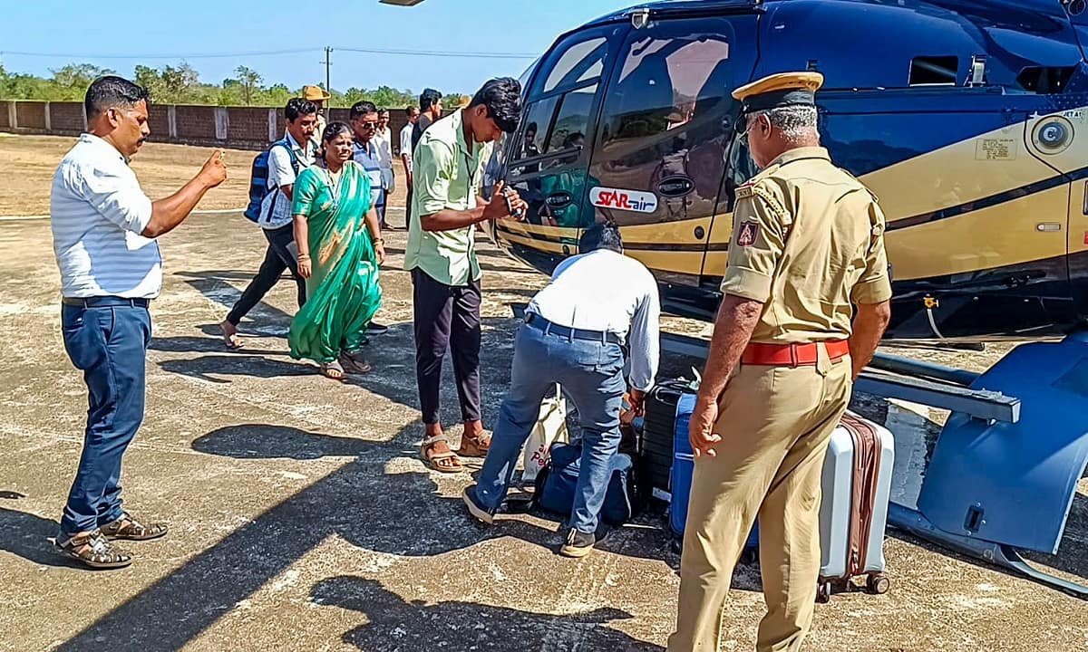 Helicopter Carrying Karnataka Congress President D.K. Shivakumar Hits Vulture, Makes Emergency Landing