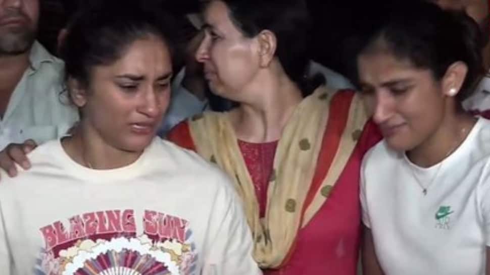 ‘Did We Win Medals To See This Day?’: Vinesh Phogat After Scuffle Between Wrestlers And Police