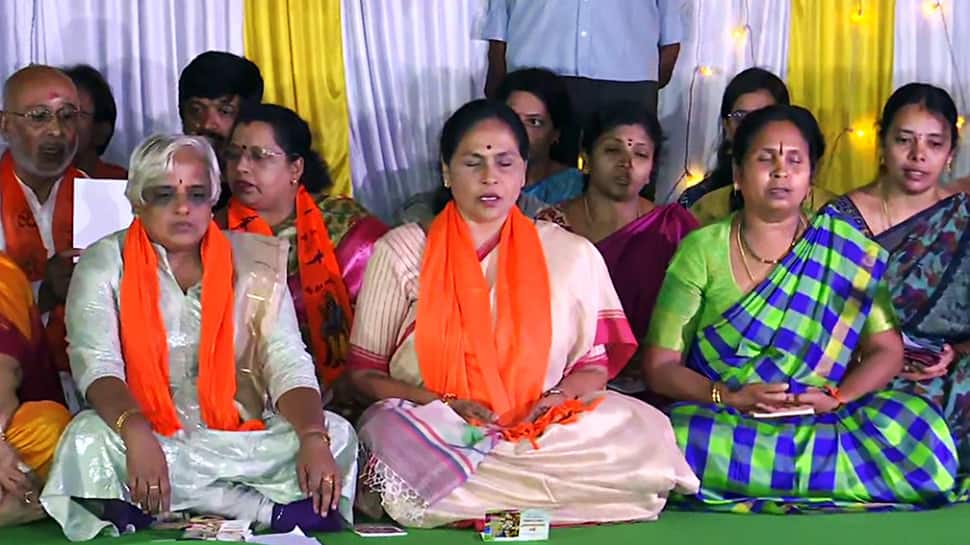 VHP, Bajrang Dal Members Recite ‘Hanuman Chalisa’ Amid Row Against Congress Manifesto