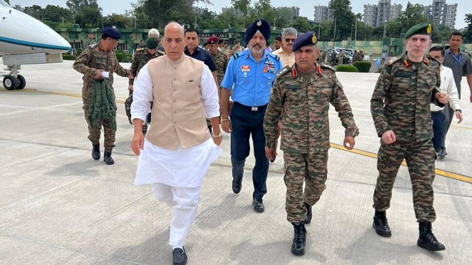 Defence Minister Rajnath Singh Visits J-K&#039;s Rajouri, Reviews Security Situation